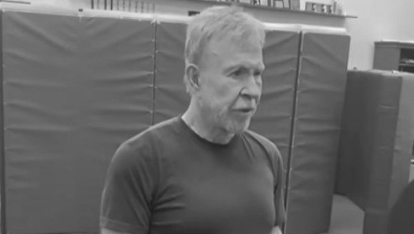 ЗБОГОМ, ПРИЈАТЕЉУ... Европски лидер се опростио од Чак Нориса, поделио дирљив снимак (ВИДЕО)