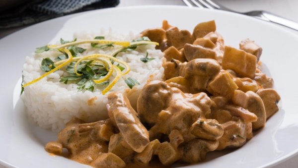 ПРАВИ ЈУНЕЋИ ДЕЛИКАТЕС: Соте „Строганов“, да ручате као гроф