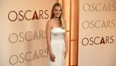 GVINET PALTROU OBUKLA GOLU HALJINU, PA OTKRILA KAKVE JOJ JE MUKE NAPRAVILA: Evo šta se dešavalo iza kulisa dodele Oskara