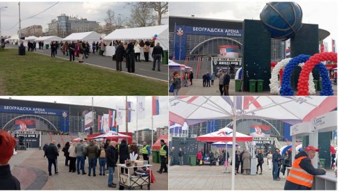 СВЕ СПРЕМНО ЗА ВЕЛИКИ СКУП СНС У 16 ЧАСОВА: Грађани се окупљају испред Београдске Арене (ФОТО/ВИДЕО)