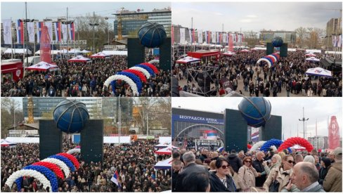 ARENA VEĆ PUNA, VELIKI BROJ LJUDI OSTAO ISPRED DVORANE: Sve je spremno za veličanstveni skup SNS u 16 časova (FOTO/VIDEO)
