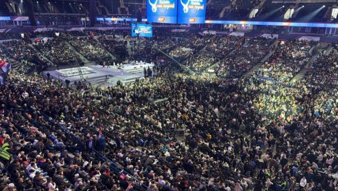 POGLEDAJTE SPEKTAKULARNE PRIZORE IZ ARENE: Više od 30.000 ljudi skandira Aleksandar Vučić (VIDEO)