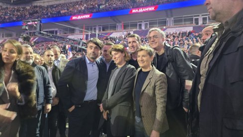 ANA BRNABIĆ U ARENI: Blokaderi traže podršku od stranaca, a mi od ovih ljudi