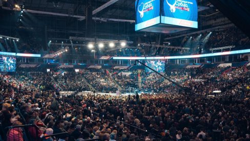 KRCATA HALA: Puna podrška naroda Vučiću, spektakularan prizor iz Arene (FOTO)