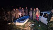 И РИБОКРАДИЦЕ УПАЛЕ У ЗАМКУ: На Малом бачком каналу код Сивца, после заседе, заплењено осам мрежа