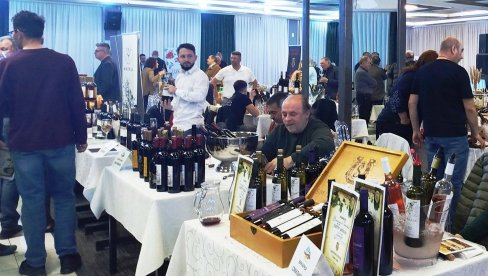 СВАКИ ГУТЉАЈ КАО - ПРАЗНИК: Ново, 13. издање Салона вина у Параћину потврдило добар лањски род грожђа