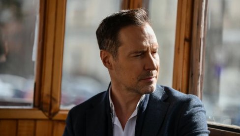 BIJELIM RUZMARINOM SVI ODUŠEVLJENI: Peđa Jovanović posvetio pesmu Halidu Bešliću (FOTO)