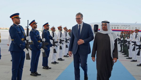 СНИМАК СВЕ ГОВОРИ: Погледајте како је Вучић дочекан у Емиратима