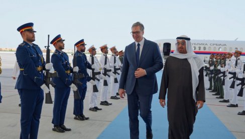 СНИМАК СВЕ ГОВОРИ: Погледајте како је Вучић дочекан у Емиратима