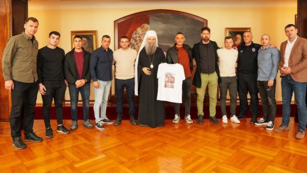 ПУТ ЗА СОФИЈУ И ФЕЂУ: Припадници Министарства правде и МУП кренули пешке до Острога за оздрављење двоје малишана