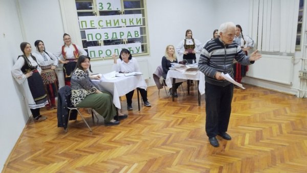  ПЕСНИЧКИ ПОЗДРАВ ПРОЛЕЋУ: Традиционална манифестација КУД Караџић у Лозници