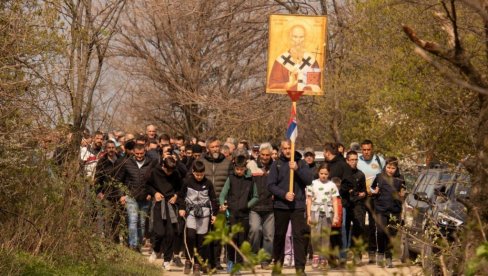 MANTE SE RADARA: Protestni uspon oko 200 učesnika na Gudurički vrh, najviši u Vojvodini