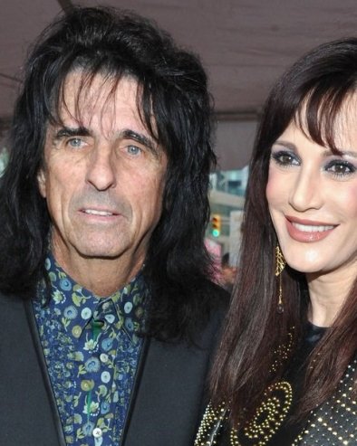 УПОЗНАЛИ СУ СЕ НА СЦЕНИ, БОРИЛИ СЕ С ПОРОЦИМА, РАЗВОДИЛИ АЛИ ОПСТАЛИ: Најконтроверзији рокенрол пар слави 50 година брака