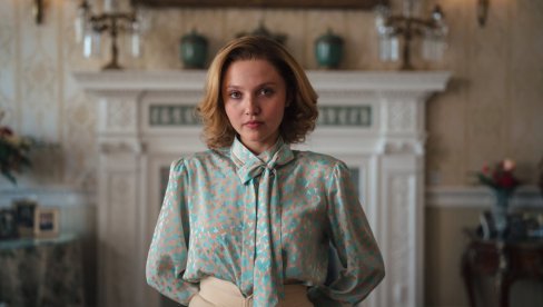 OD BAKINGEMSKE PALATE DO OSUĐENOG UBICE: EKSKLUZIVNO - Mia Mekena Brus o ulozi DŽejn Endrjuz u seriji Dama