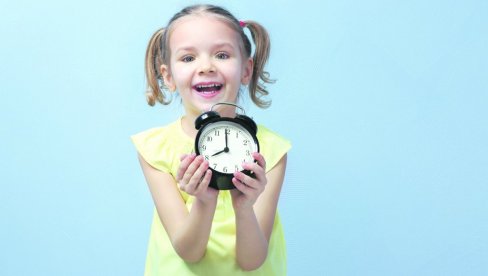 VAŽAN SAVET ZA RODITELJE: Zašto je dobro naučiti mališane da gledaju na sat