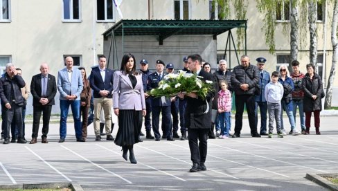 SEĆANJE NA SVE NEVINO STRADALE : U Novom Sadu obeležen Dan sećanja na stradale u NATO agresiji 1999. godine i početak bombardovanja