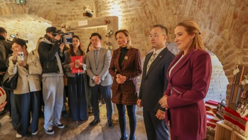 СРБИЈА ДОБИЈА СУВЕНИР КОЈИ СПАЈА ТРАДИЦИЈУ, ДИПЛОМАТИЈУ И ТУРИЗАМ: Посебну пажњу посвећујемо економском оснаживању жена (ФОТО/ВИДЕО)