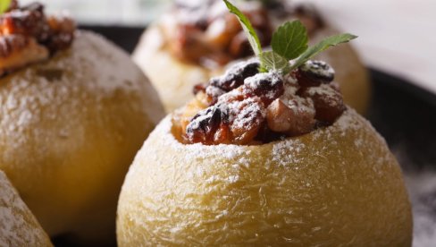 СА МЕДОМ И ОРАШАСТИМ ПЛОДОВИМА: Пуњене печене јабуке