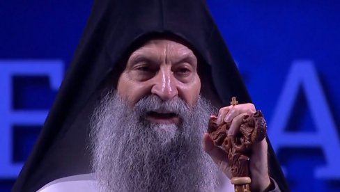 РАДУЈЕМ СЕ, ИАКО ЈЕ ТУЖАН ПОВОД НАШЕГ САБРАЊА Порфирије се помолио за девојчице на обележавању Дана сећања на страдале у НАТО агресији