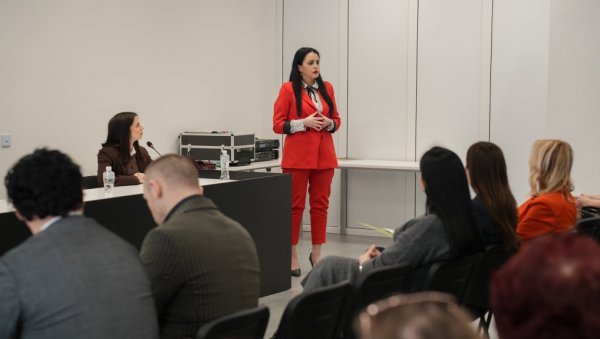 „ПОРОДИЦА У САВРЕМЕНОМ ДРУШТВУ“: Трибина у Лозници