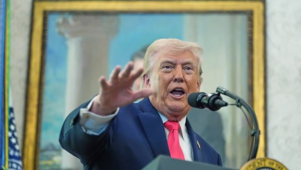 ТРАМП ПОНОВО ШОКИРА ИЗЈАВАМА: Иран ми је понудио да будем врховни вођа, али сам рекао не (ВИДЕО)