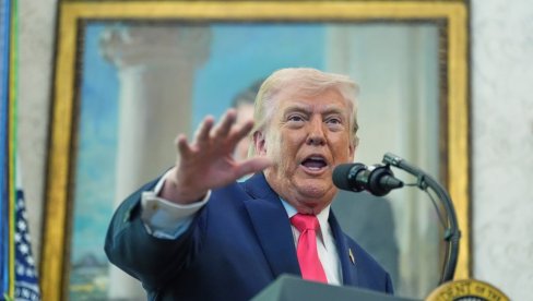 ТРАМП ПОНОВО ШОКИРА ИЗЈАВАМА: Иран ми је понудио да будем врховни вођа, али сам рекао не (ВИДЕО)