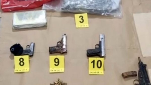 ГАРАЖА ПУНА НАРКОТИКА  И ОРУЖЈА : У Новом Саду ухапшен М.Ф. (22) осумњичен  за трговину дрогом и нелегално оружје