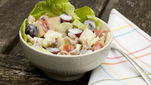 САЛАТА БЕЗ ПРЕМЦА: Валдорф класик