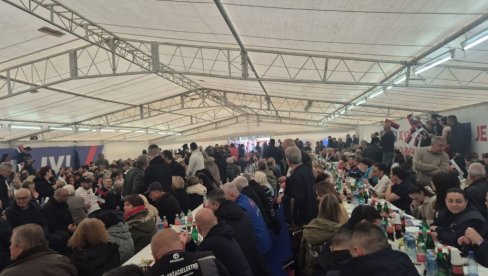 ORI SE ACO SRBINE: Veliki broj građana Kule dočekao predsednika - odjekuje Marš na Drinu  (VIDEO)