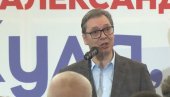 NE NASEDAJTE NA NJIHOVE PROVOKACIJE Vučić građanima Kule: Nemojte da čuvate bilborde, neka sruše sve! Do pobede u nedelju