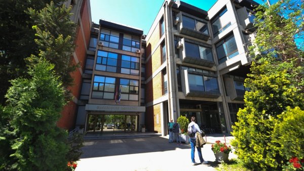 ДАН ОТВОРЕНИХ ВРАТА НА ФИЛОЗОФСКОМ ФАКУЛТЕТУ У НОВОМ САДУ : Дружење са будућим студентима