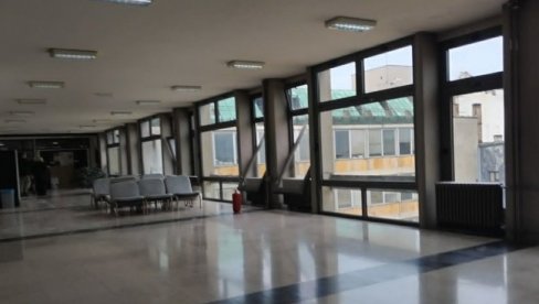 ПОЗНАТ ИДЕНТИТЕТ СТРАДАЛЕ: Девојка скочила са петог спрата Филозофског факултета због неодговорности и анархије блокадера