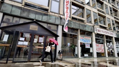 NIŠTA IM NIJE SVETO: Sprdaju se sa smrću studentkinje - Osvanule jezive prepiske blokadera (FOTO)