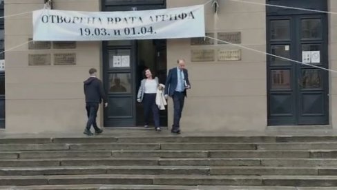 РЕКТОРЕ, ШТА ТАЧНО СЛАВИШ У ДАНУ КАД ЈЕ ПОГИНУЛА СТУДЕНТКИЊА? Ђокић побегао од новинара (ВИДЕО)