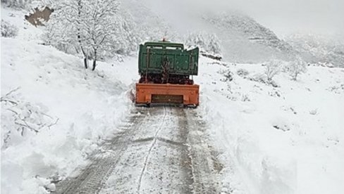 NE PAMTIMO U MARTU OVOLIKO SNEGA: Iznad Herceg Novog beli prekrivač prešao 25 centimetara (FOTO)