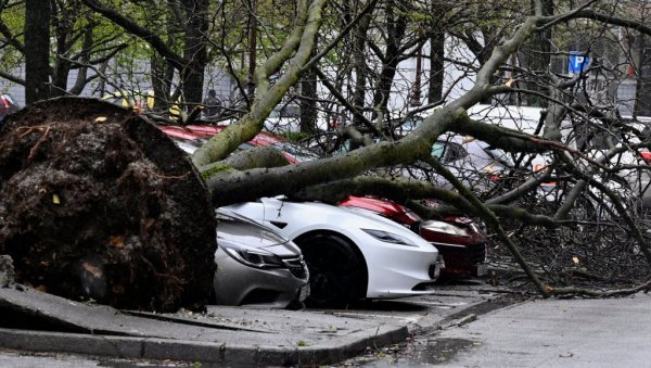 ХАОС У ХРТВАТСКОЈ: 18 хиљада људи без струје, најгора ситуација у Загребу