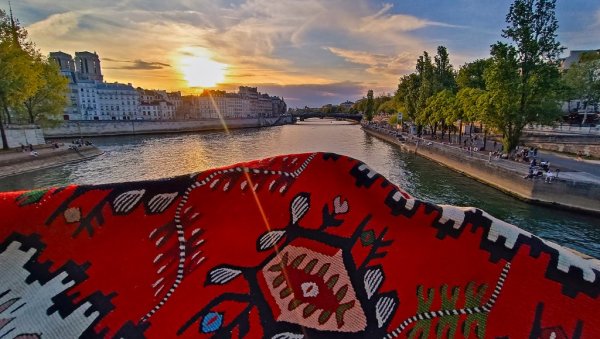 ЋИЛИМ ЛЕТИ ПО СВЕТУ: Мултимедијална изложба др Милице Живадиновић и Владимира Живанкића у Силосима