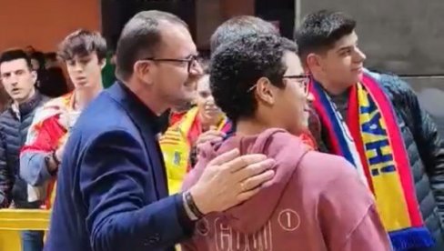 НАВИЈАЧИ ОПКОЛИЛИ МИЈАТОВИЋА! Ево шта је био разлог! (ВИДЕО)