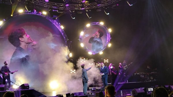 ХВАЛА ТИ ШТО СИ СЕ ПОЈАВИО У ОВО ЛУДО ВРЕМЕ: Сергеј Ћетковић први специјални гост на вечерашњем концерту Јакова Јозиновића (ФОТО)