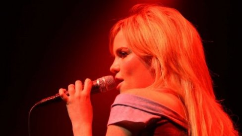 ПРОВОДИЛА СЕ ЗА СВОЈ РИЂЕНДАН, А ОНДА ЈОЈ СЕ ДЕСИЛО НЕШТО ШТО ЈУ ЈЕ ОБЕЛЕЖИЛО ЗА ЦЕО ЖИВОТ: Мистериозни нестанак певачице која је коначно сп