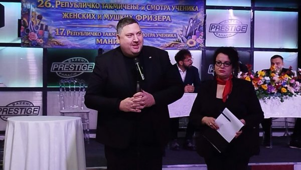 БУДУЋИ ФРИЗЕРИ И МАНИКИРИ У ПАРАЋИНУ: Отворена два републичка такмичења средњошколаца (ФОТО)