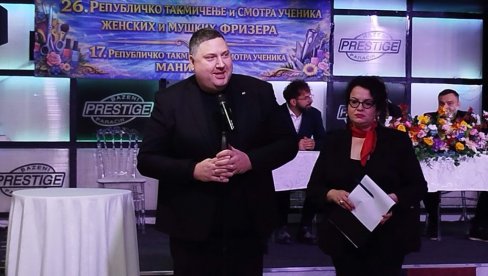 БУДУЋИ ФРИЗЕРИ И МАНИКИРИ У ПАРАЋИНУ: Отворена два републичка такмичења средњошколаца (ФОТО)