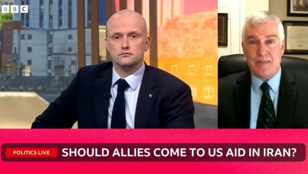 ТО НИЈЕ ТРАГЕДИЈА, ТО ЈЕ РАТНИ ЗЛОЧИН: Британски парламентарац жестоко напао бившег Трамповог саветника усред емисије због Ирана (ВИДЕО)