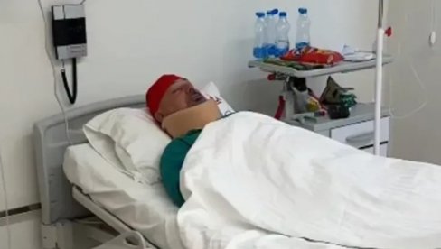 PRVE FOTOGRAFIJE BRANKA BABIĆA NAKON TEŠKOG UDESA: Leži u bolničkom krevetu, oko vrata kragna (FOTO)