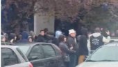 FAŠISTI! Blokaderska banda došla ispred odbora SNS-a u Kuli - Žele da izazovu građanski rat! (VIDEO)