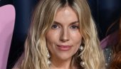 МНОГО ЈЕ ЛАКШЕ РОДИТИ СА 40 НЕГО СА 30 ГОДИНА: Славна холивудска глумица (44) ужива у трећој трудноћи