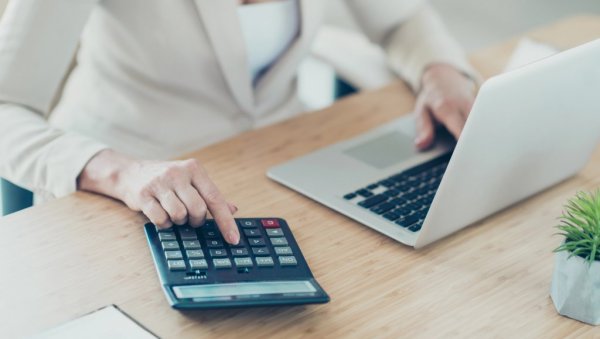 ПРАГ - 5,4 МИЛИОНА ЗА ПОРЕЗ ЗА ЕКСТРАПЛАТЕ: Почела пореска пријава за намет на доходак грађана из 2025.