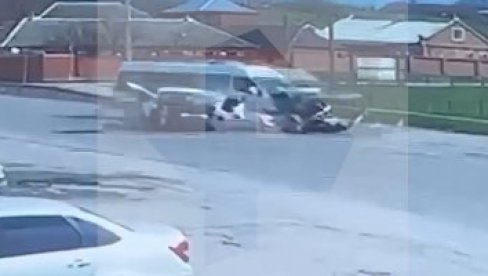 (UZNEMIRUJUĆI VIDEO) Teška saobraćajna nesreća