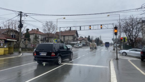 КРОЗ КАЛУЂЕРИЦУ САДА СИГУРНИЈЕ: Светлосна сигнализација подигла безбедност на делу Смедеревског пута
