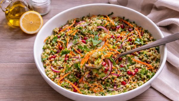 КИНОА САЛАТА: Здрав оброк за сваки дан